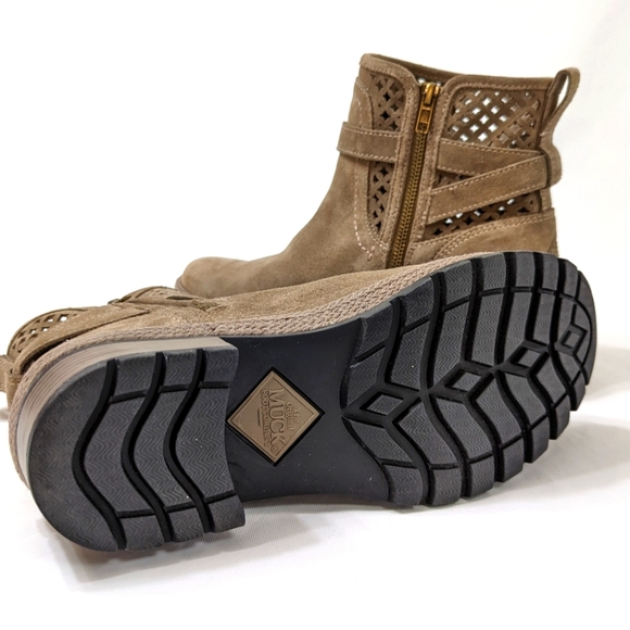 Sold - The Original Muck Boot - Picture 5 of 12